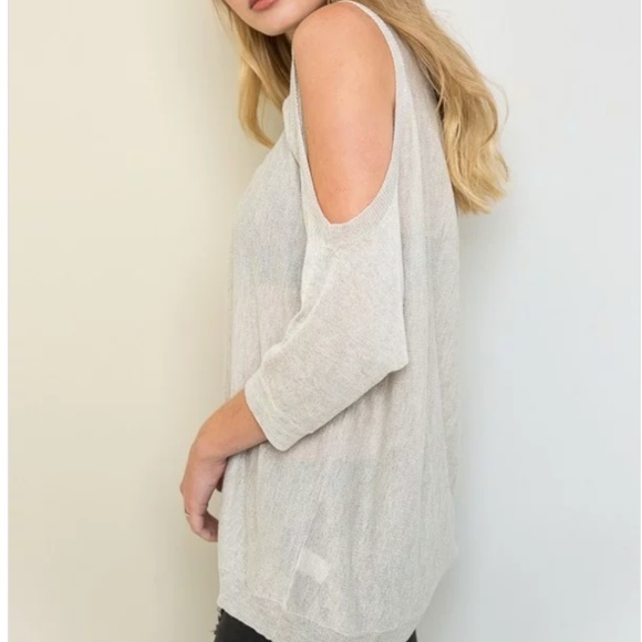 (CLEARANCE)Bat Wing Cold Shoulder Blouse - Picture 3 of 7